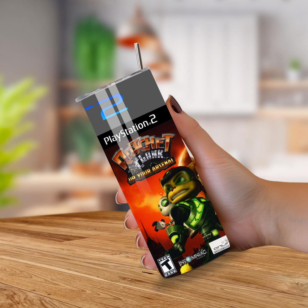 20oz tumbler with Ratchet & Clank design held by a hand on a wooden surface.